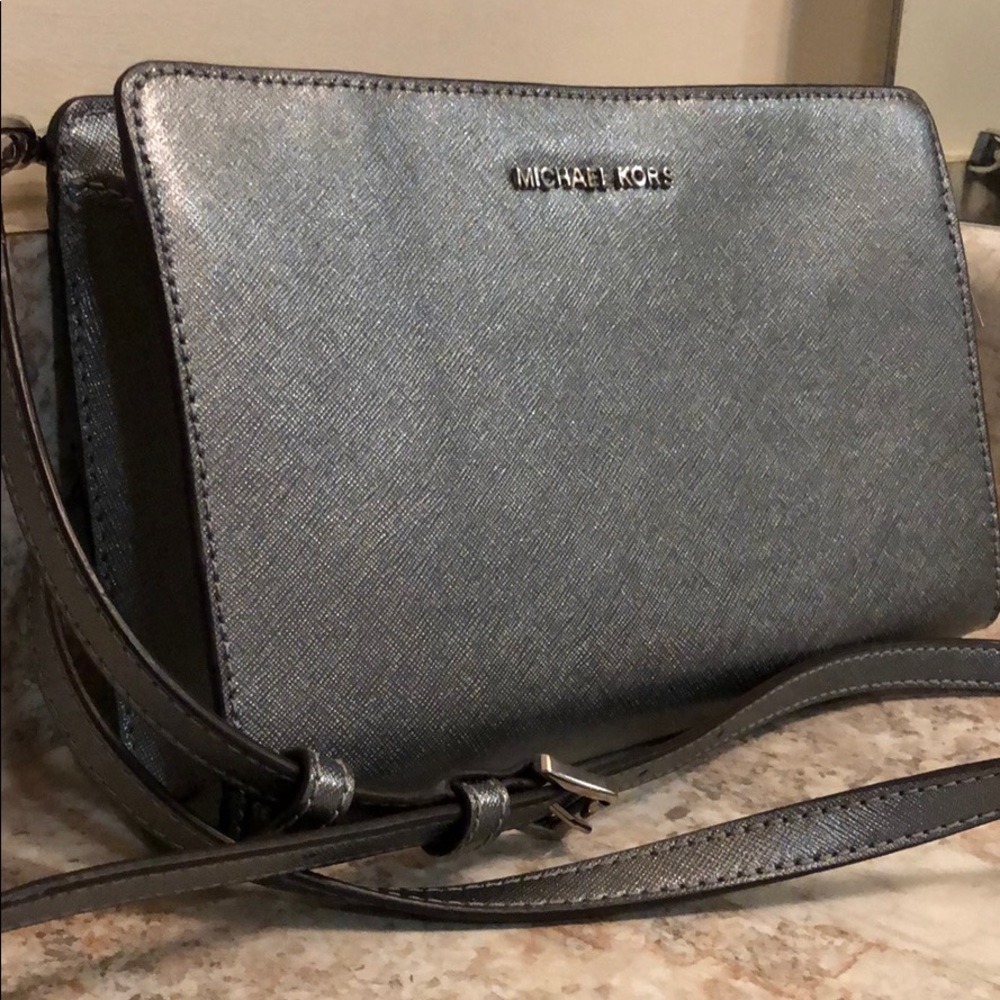 Crossbody - Picture 5 of 6